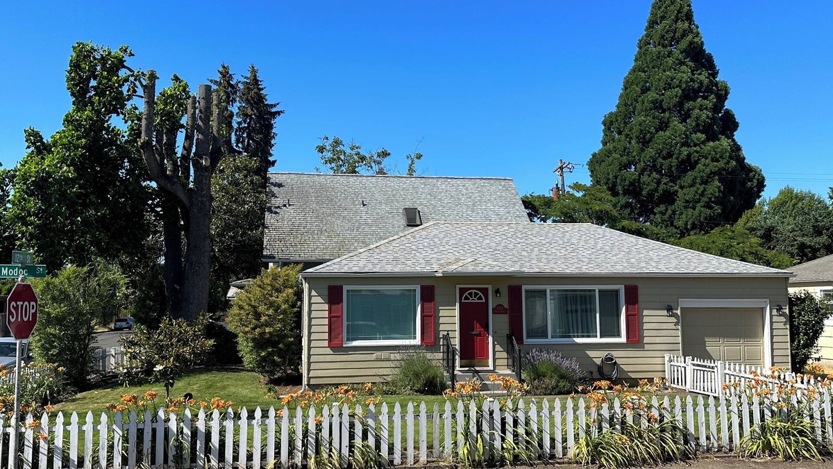 Springfield House | La Via Nueva -Modern, Peaceful Home Near UO & Hayward Field