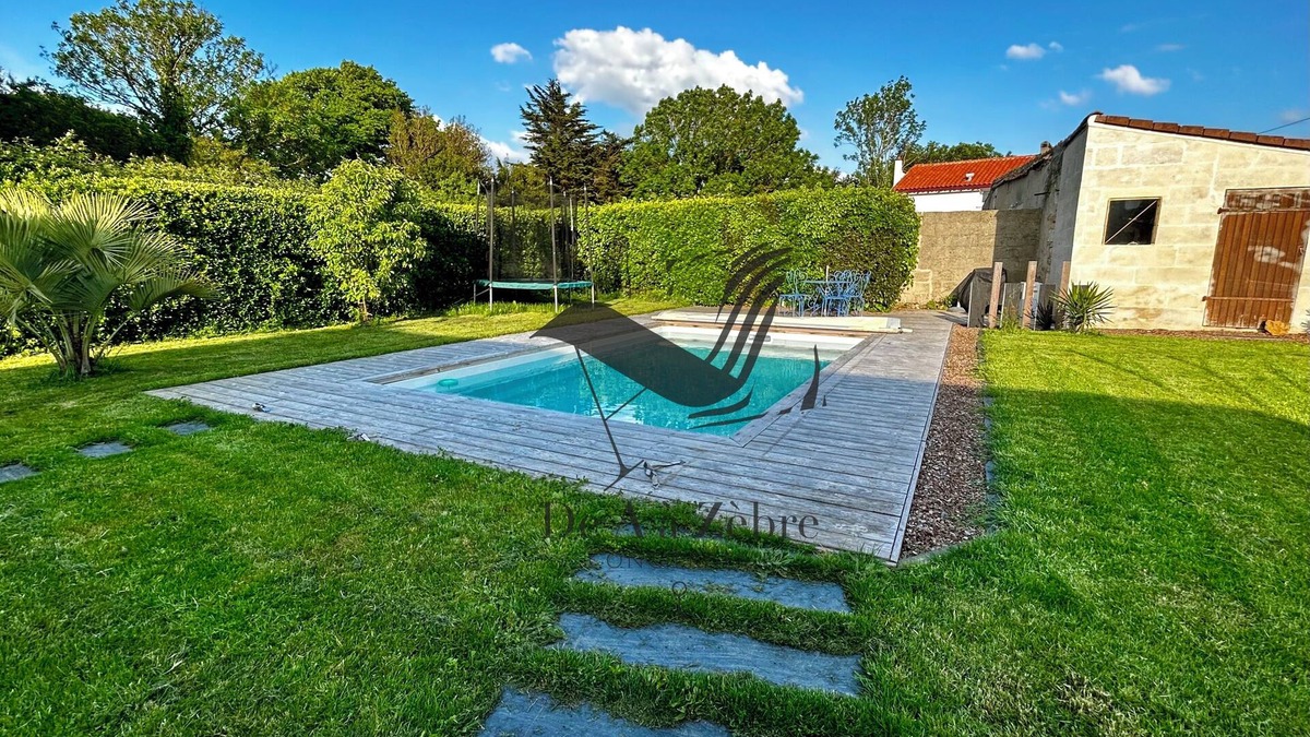 Port-des-Barques House | La Vieve - With private in-ground pool, just a stone's throw from the ocean