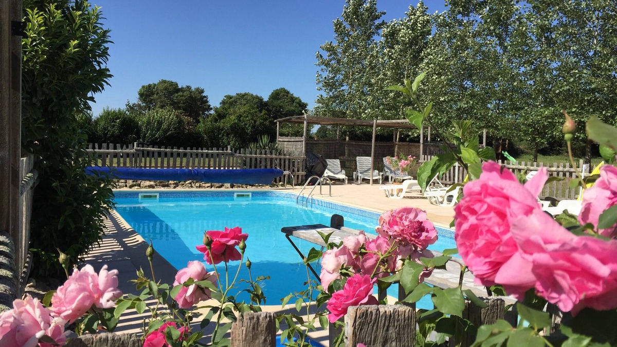 Hanc House | La Vigne- Beautiful 2 bed converted barn with shared solar heated Swimming Pool.