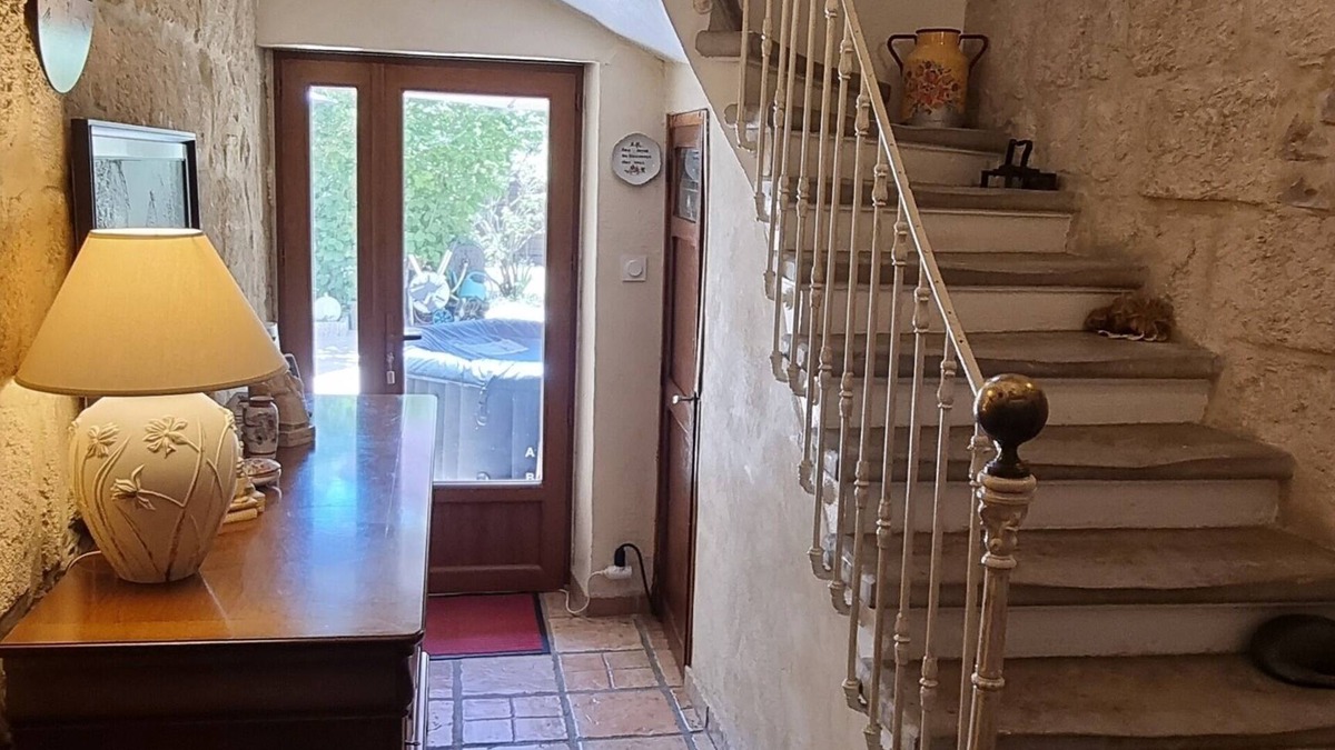 Vergeze Apartment | La Vigneronne - Peaceful apartment in the heart of a 19th-century house