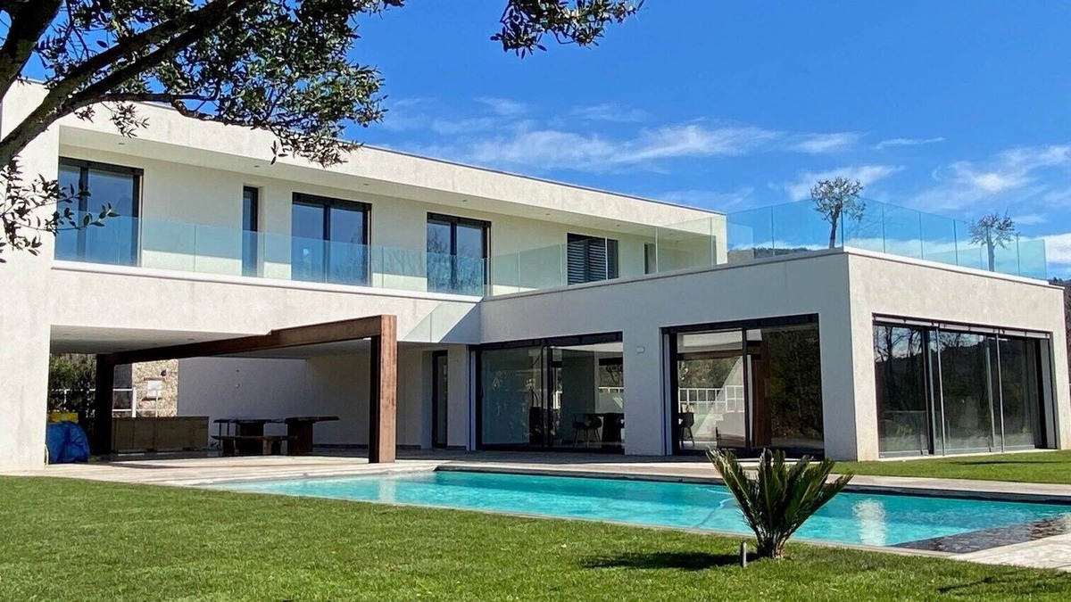 Saint-Cezaire-sur-Siagne Villa | La Villa Blanche (heated, air-conditioned swimming pool and numerous activities)