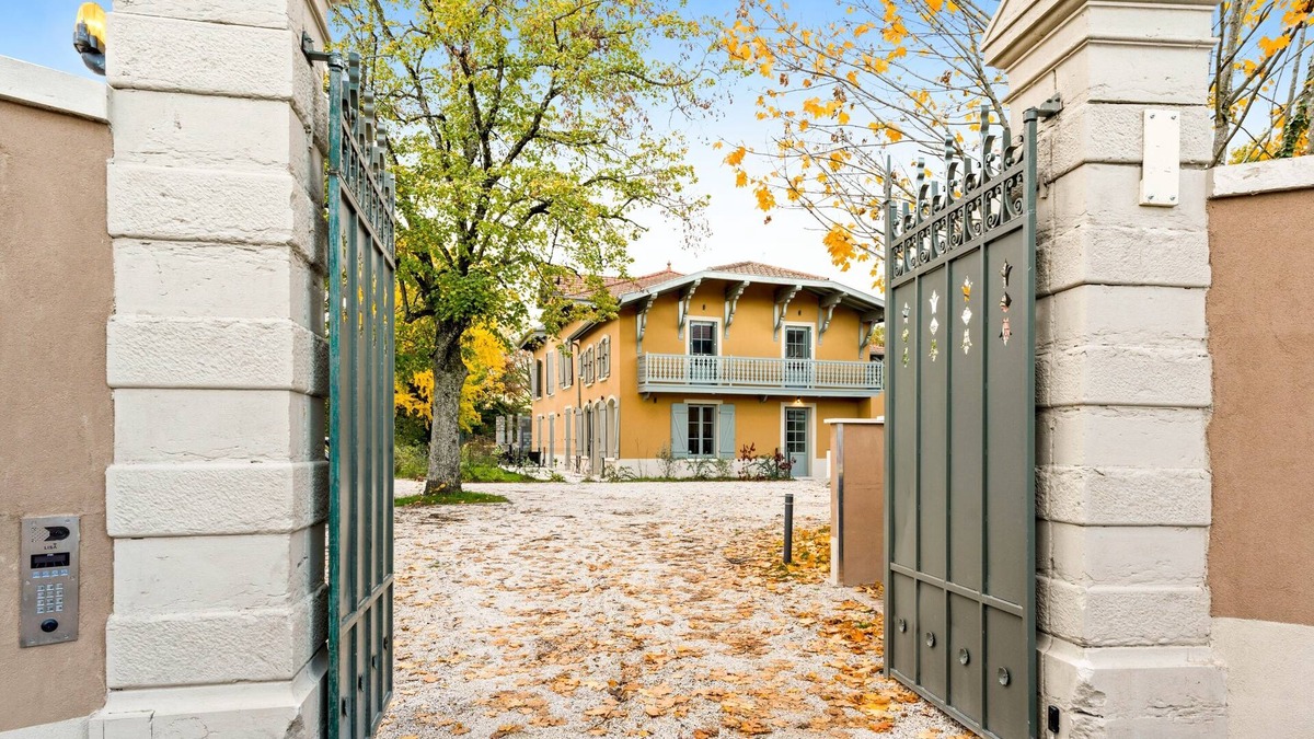 Les Serres - Vivier Apartment | La Villa Serenna - Appt avec jardin, 15 mn de Lyon