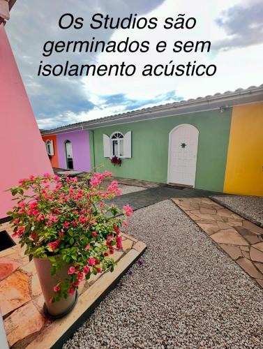 Nova Veneza House | La vita hospedaria studio amarelo