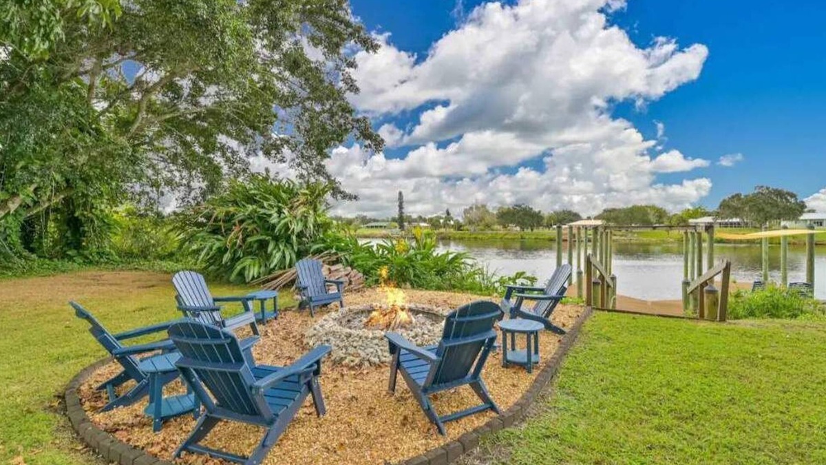 LaBelle House | LaBelle Vie, "Riverfront Serenity" & Bamboo Trails on 3+ acres.