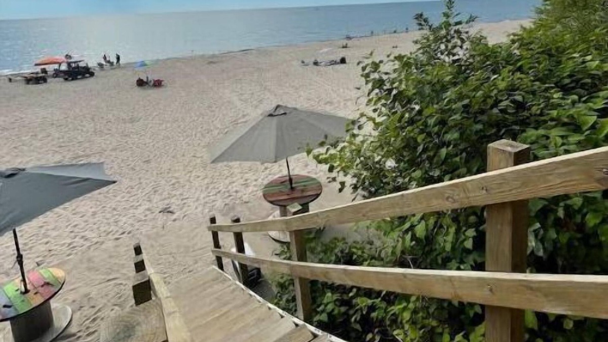 Angola on the Lake House | Labrador Lake - A comfy beach house w/ private beach access a few steps away!!