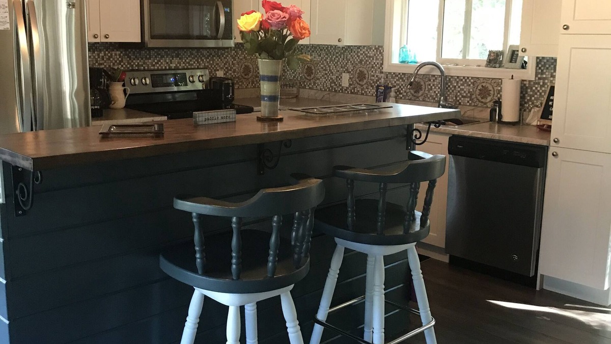 Central Alberta Cabin | Lac Ste. Anne - Cozy All season cabin 100 meters from the lake!