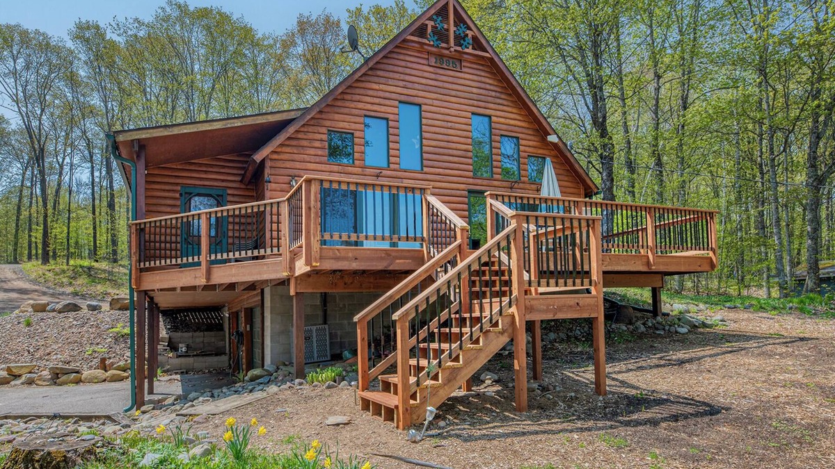 Phelps Cabin | Lac Vieux Desert, fishing, families, wifi