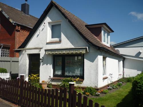 Wesselburen House | Lachmöwe