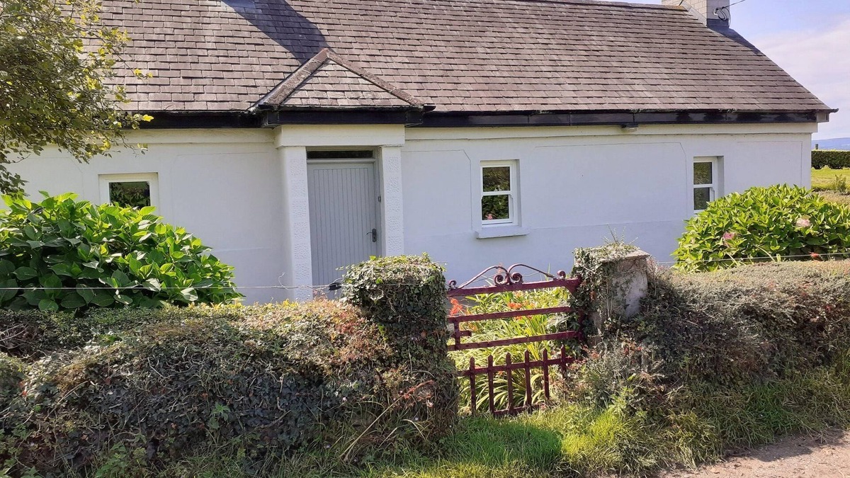 Garrykennedy Cottage | LACKAROE COTTAGE, family friendly in Garrykennedy, County Tipperary