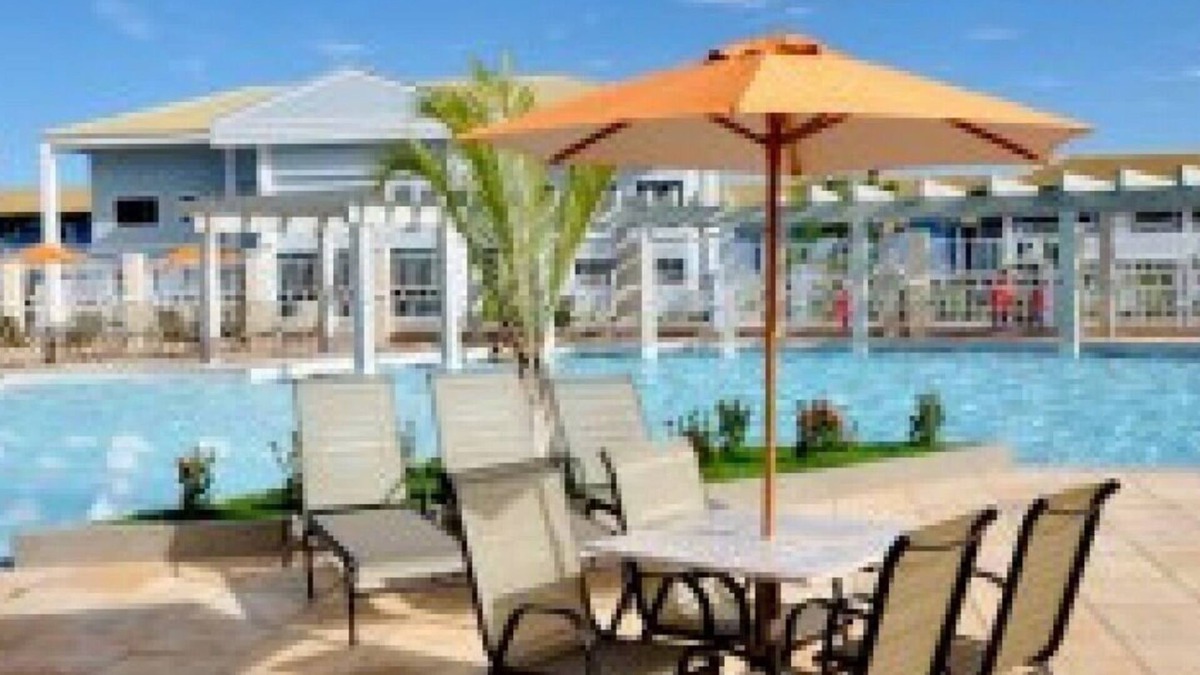 Jardim Paraiso Apartment | LACQUA DI ROMA - WAVE POOL AND KITCHEN WITH STOVE