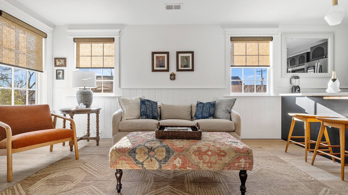 Cannonborough Elliotborough Apartment | Lady Helène No. 2: Timeless Elegance