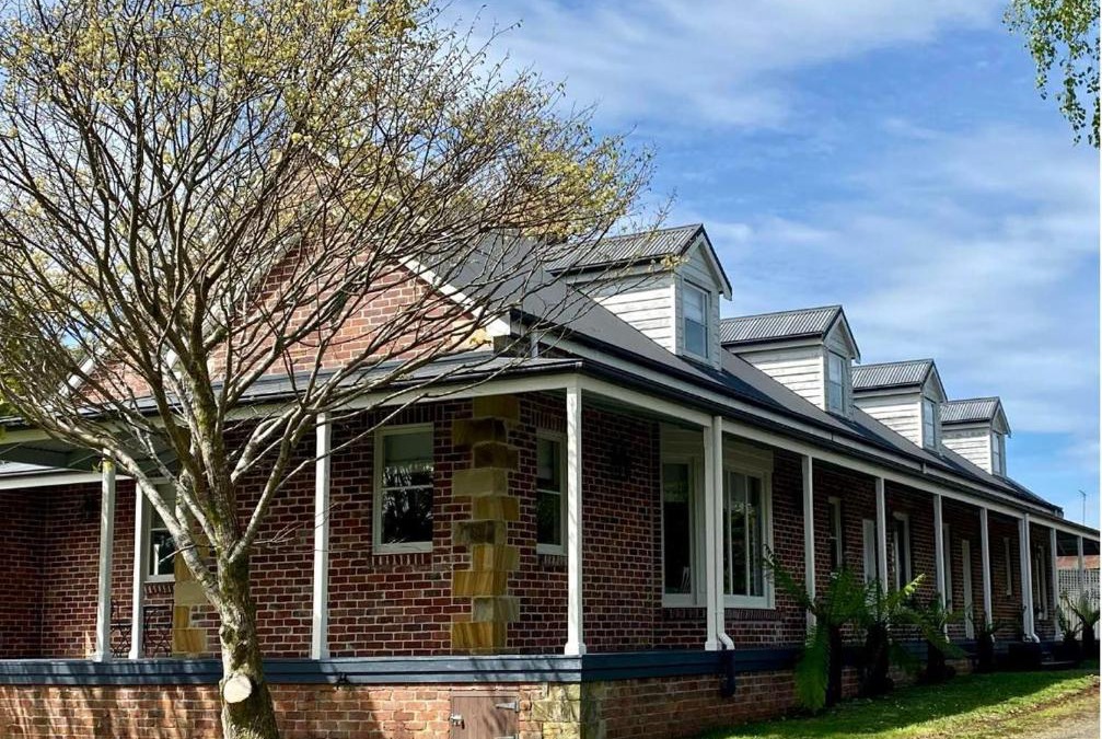 Strahan Apartment | Lady Heleena's At Strahan