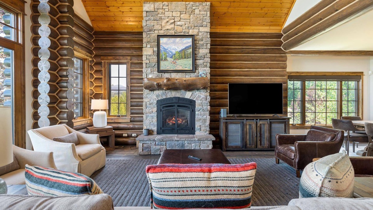 Victor Cabin | Ladyslipper Cabin at Bronze Buffalo Ranch
