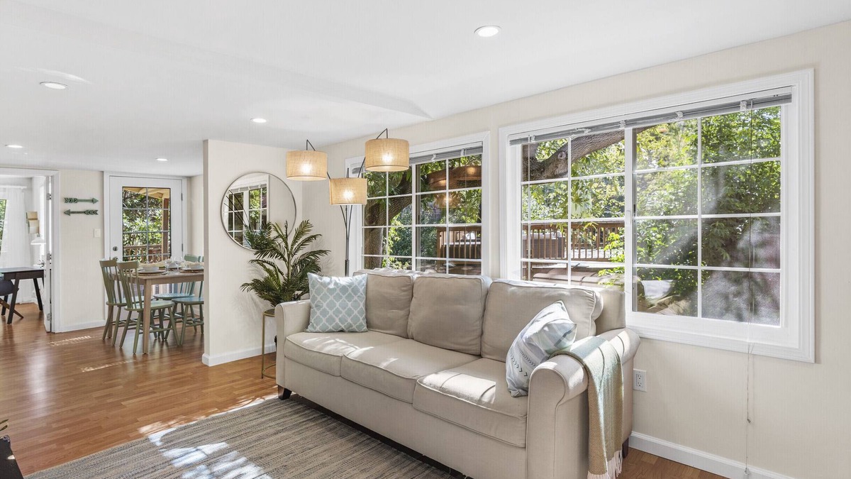 Moraga Blvd Cottage | Lafayette Creekside Cottage w/Deck Near Downtown &Trail