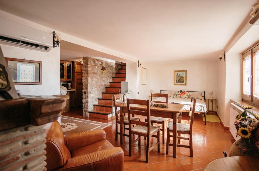 Ascrea Apartment | Lago del Turano - La Taverna con cucina open space e free WI-FI