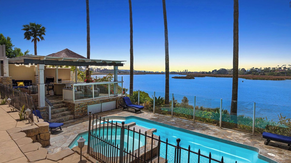 Carlsbad Village House | Lagoon Front Villa with a Pool C2375-0