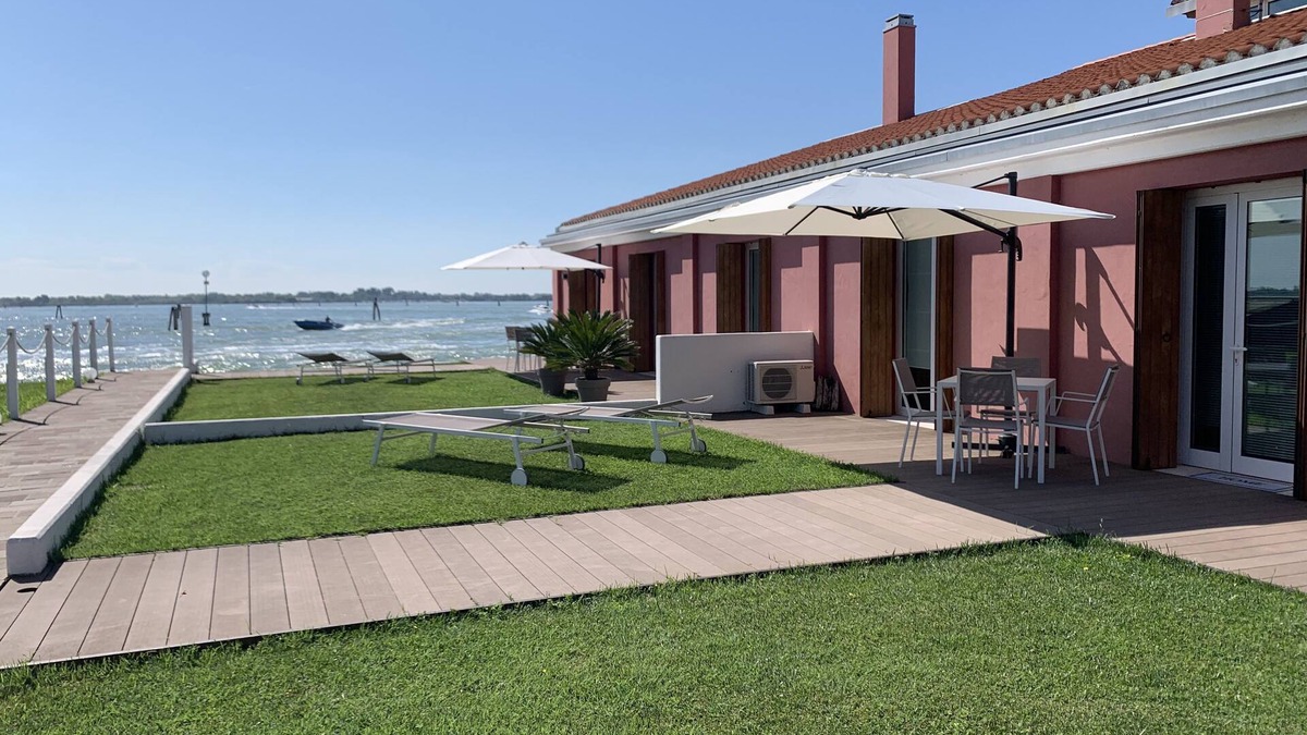 Longa House | Lagoon Suites # 3 - Apartment with private garden and lagoon view.