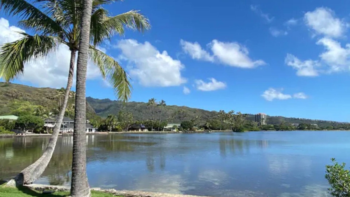 Eastern Honolulu House | Lagoon Waterfront Retreat