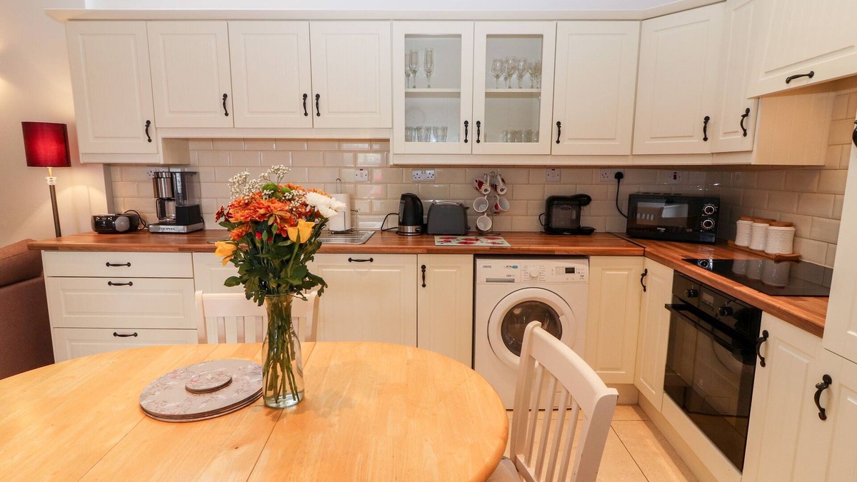 Killorglin Cottage | LAHARN COTTAGE, family friendly in Killorglin, County Kerry