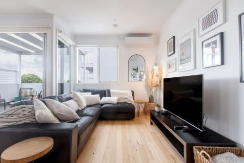 Brunswick Apartment | 'Laidback Lygon' A Two-storey Inner-city Oasis