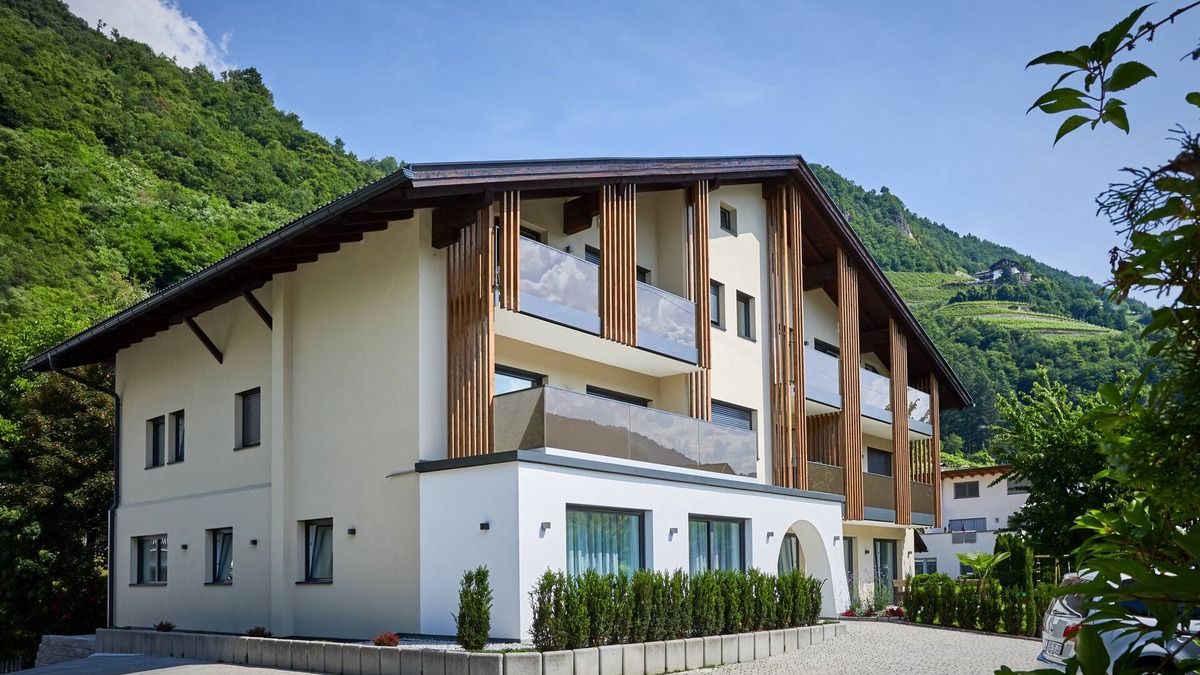 Albions House | Laitacherhof: New apartments with sauna and pool in Klausen
