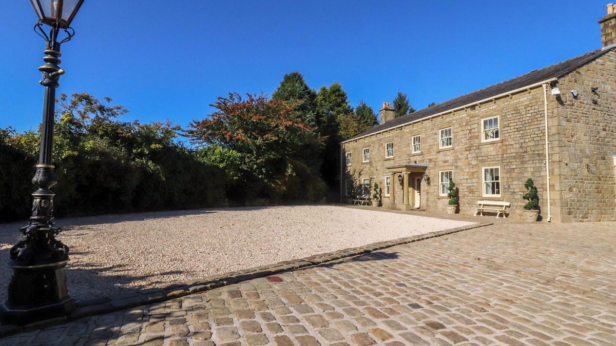 Burnley Cottage | LAITHE HOUSE, pet friendly, luxury holiday cottage in Cliviger