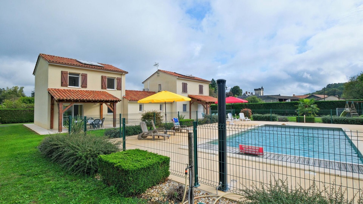 Savignac-les-Eglises House | L’Ajuda – House with Air Conditioning and Shared Pool in Savignac-les-Églises
