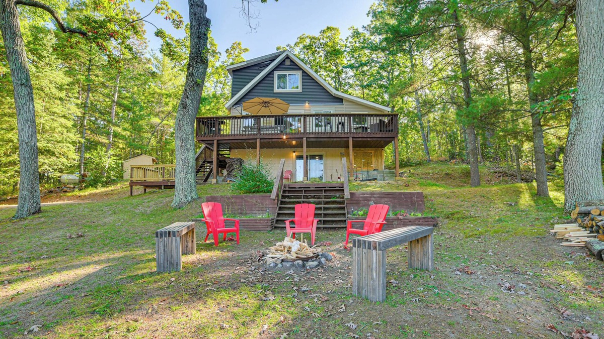 Herron Cottage | Lake Access & Dock: Remote Mio-Area Cottage