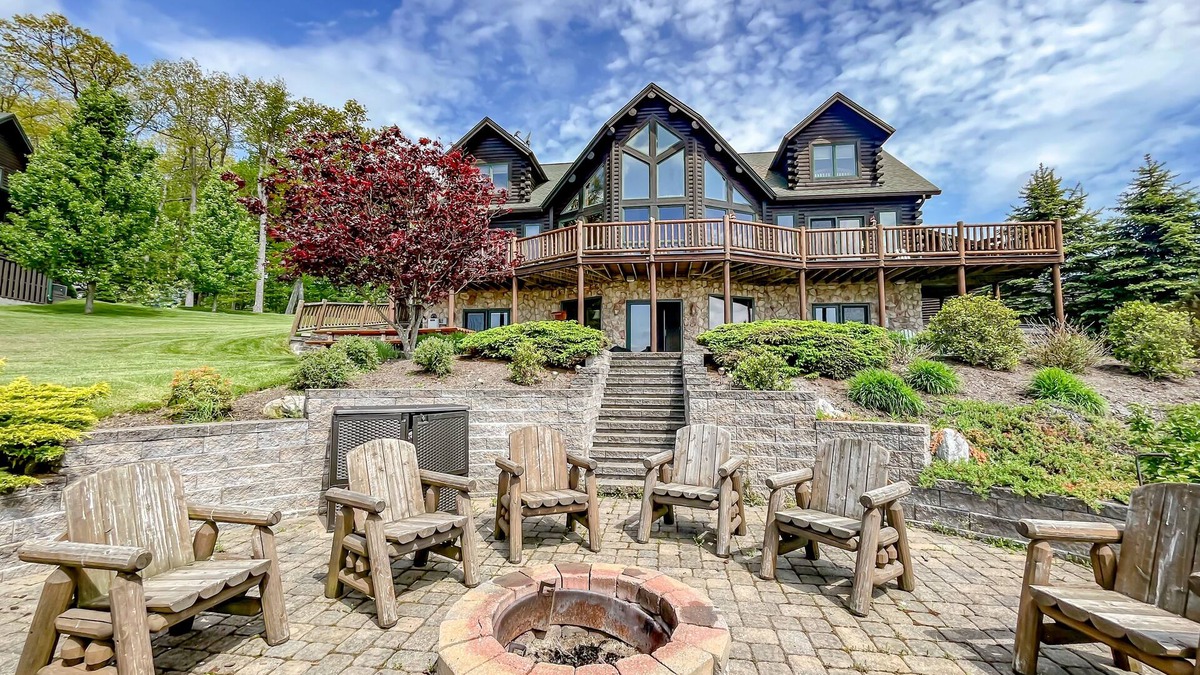 Swanton House | Lake Access, Hot Tub, Fire Pit, Free Golf and More