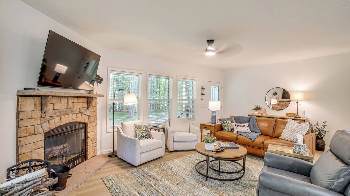 Canadian Lakes House | Lake Access, Pools & More: Family Home in Stanwood