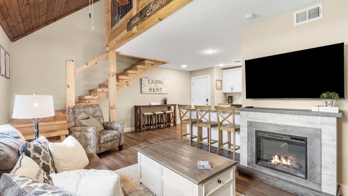 Branson House | Lake Access- Rustic Hickory Haven