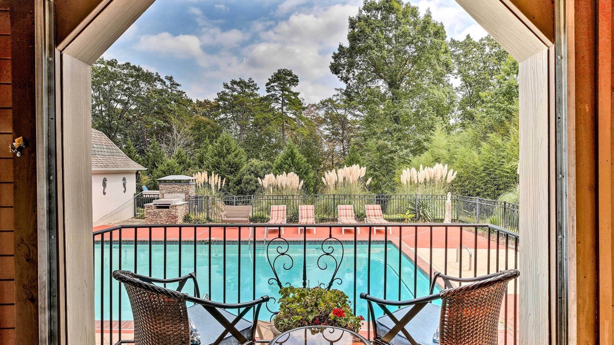 Cartersville Apartment | Lake Allatoona Area Studio w/Pool and Views!