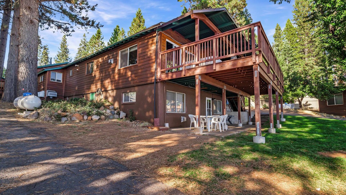 Peninsula Village Cabin | Lake Almanor 11: Charming Lakeside Resort
