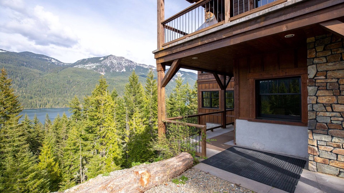 Easton House | Lake and Mountain Views