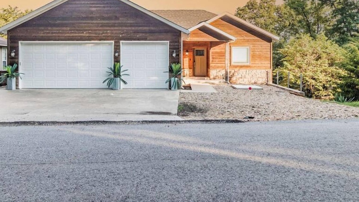 Lost Bridge Village House | LAKE ARCADE - 5bd 4bth, FAMILY FUN SPOT, 3 stories