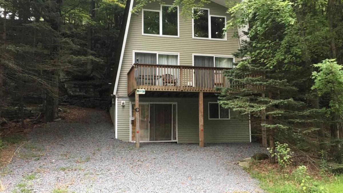 Lake Ariel Ski Chalet | Lake Ariel - Ridgeview Chalet