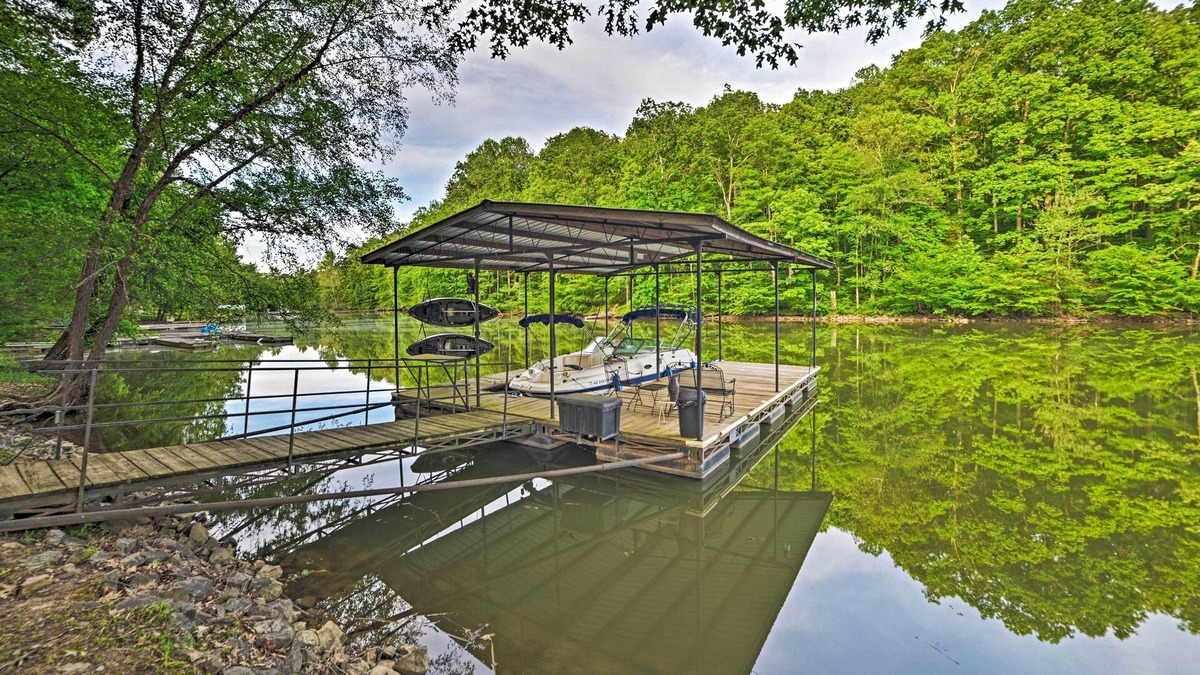 Cadiz House | Lake Barkley Home: Private Dock, Kayaks, Fire Pit!