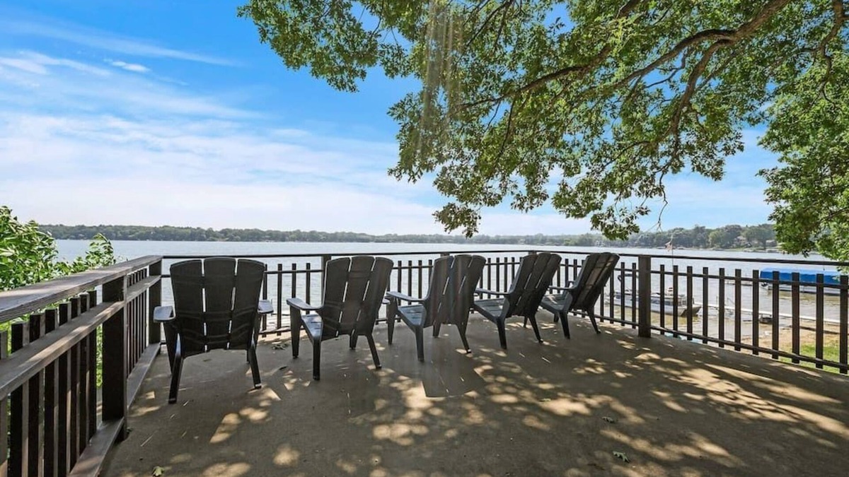 Shoreview House | Lake, Boat, Hot Tub, Sauna, Private Chef