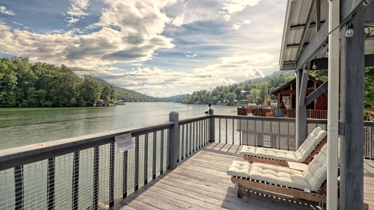 Clayton House | Lake Burton Bungalow with Top Dock & Scenic Patio