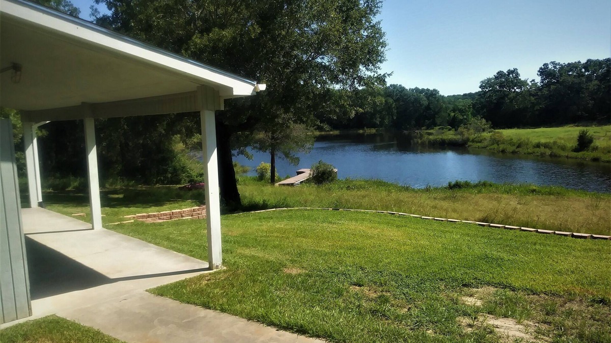 Buffalo Cabin | Lake cabin at B2 Ranch