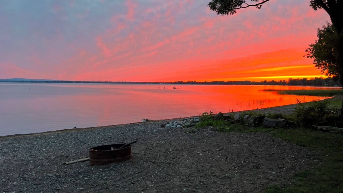 Alburg Cottage | Lake Champlain 2-bedroom cottage with kayaks and bikes in beautiful Alburgh.