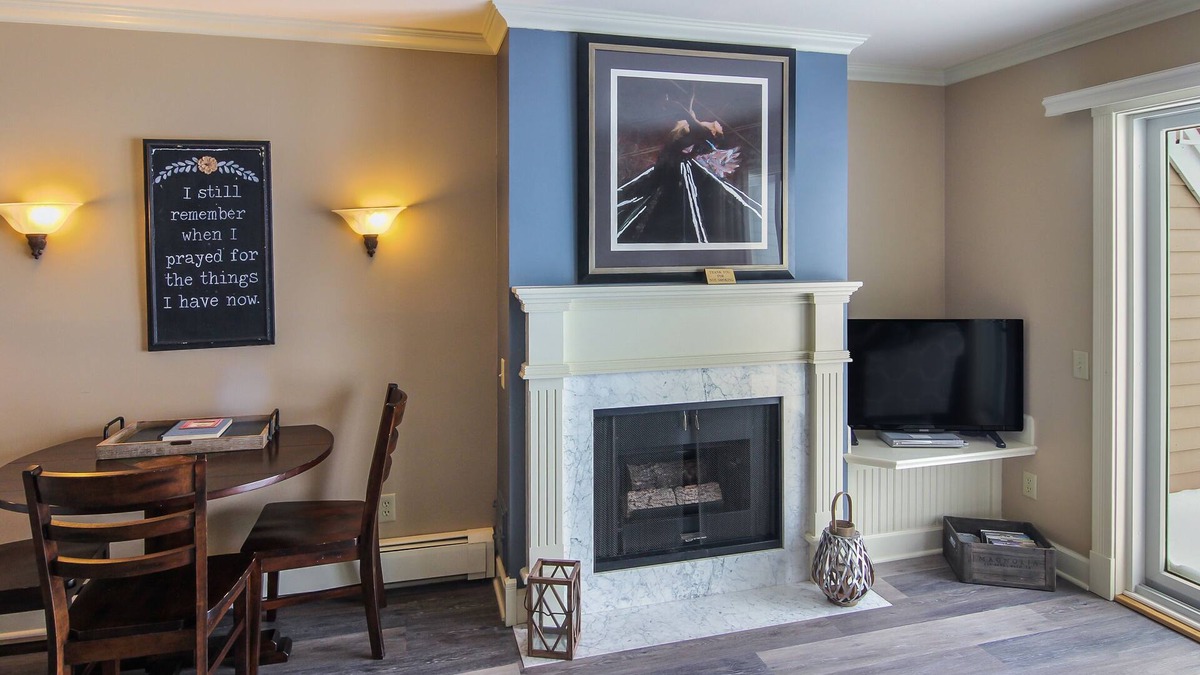 Boyne City Condo | Lake Charlevoix Top-Floor Balcony Condo | Gas-Log Fireplace | Private Beach