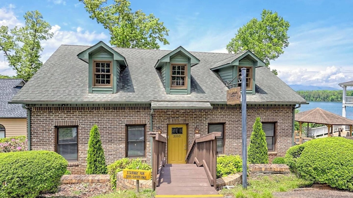 Hiawassee House | Lake Chatuge Bungalow by Chatuge Home Concierge Lake and mountain view, fire pit, pet friendly