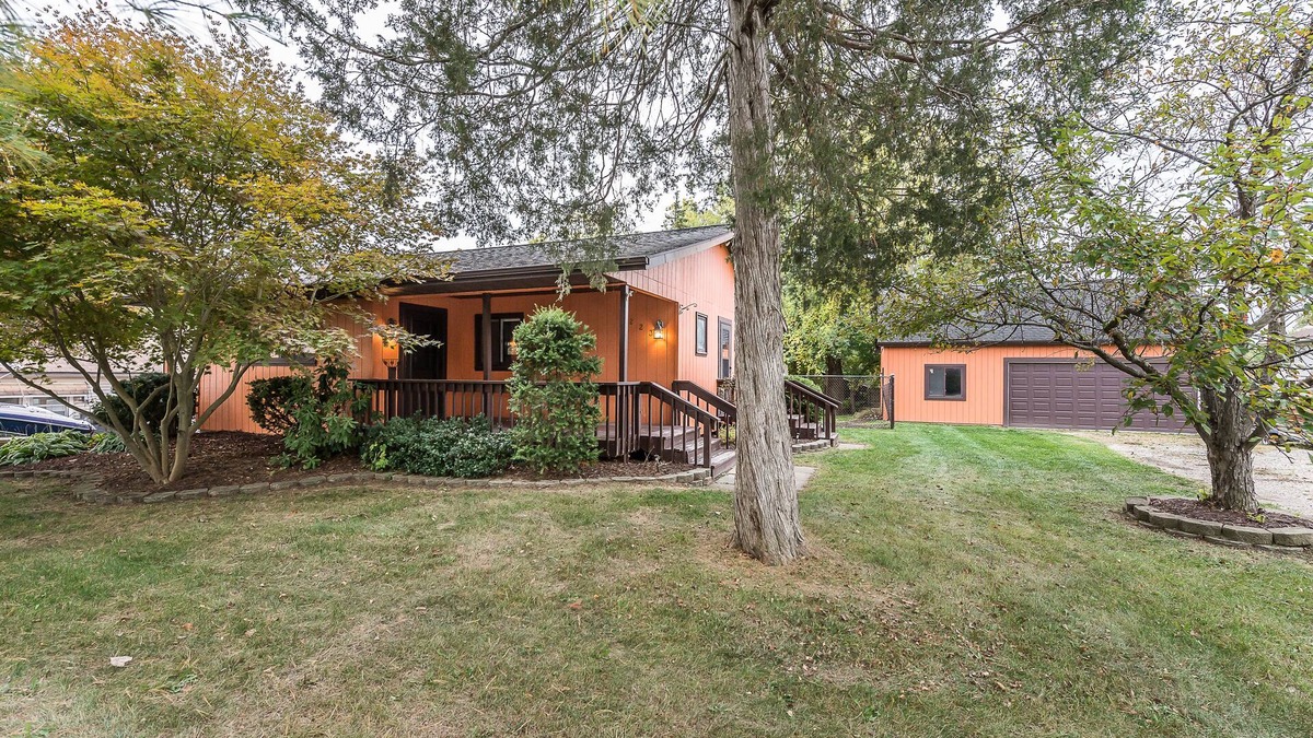 Howell Cottage | Lake Chemung Cottage near Crystal Gardens