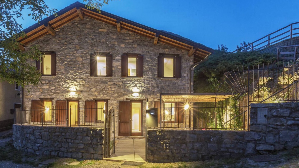 Castiglione d'Intelvi House | Lake Como - Villa with whirlpool between luxury and nature.