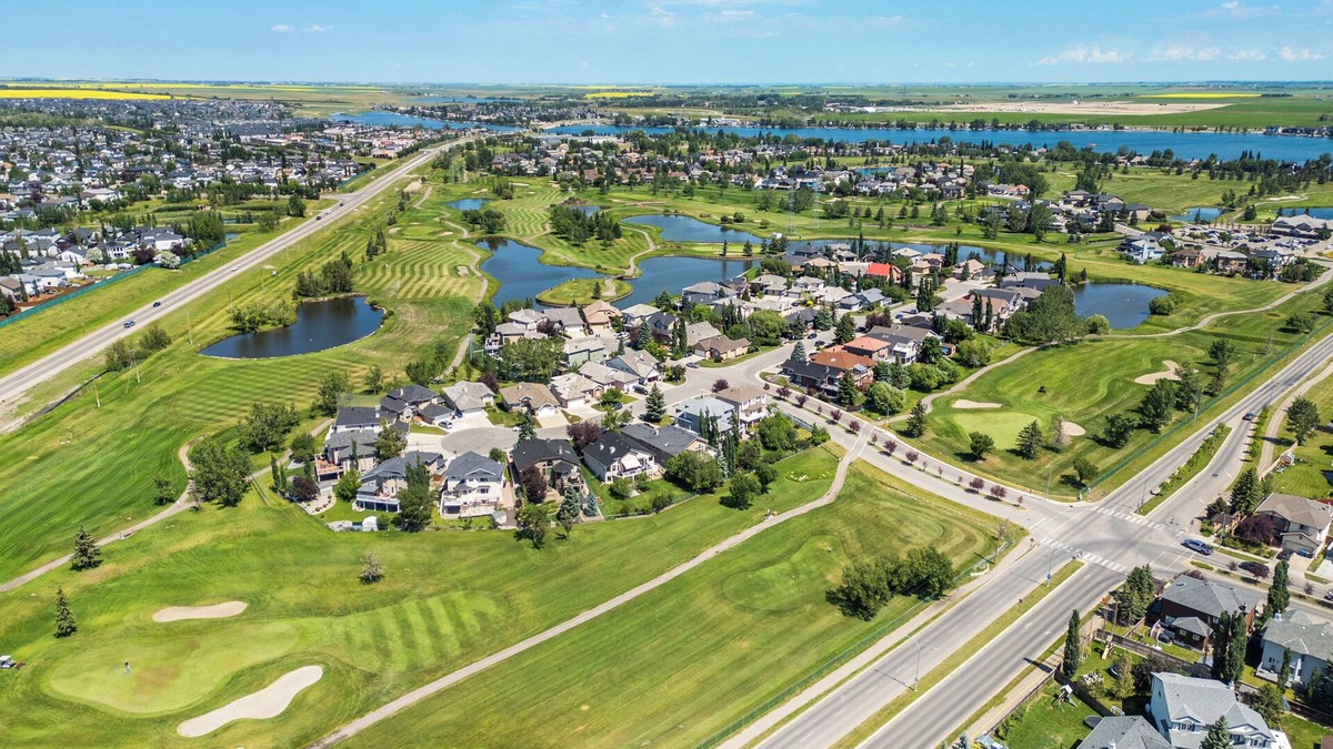 Chestermere House | Lake Community Hideout