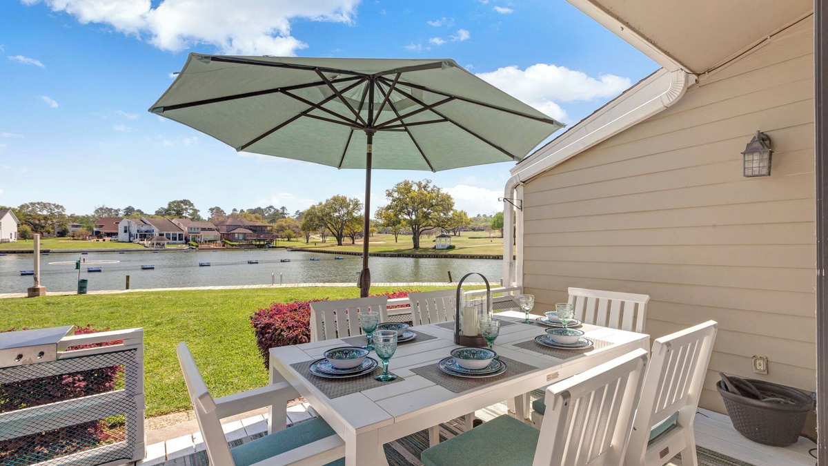 April Sound Condo | Lake Conroe WATERFRONT Updated 3BR Condo with Pools, Paddle Boards & Views