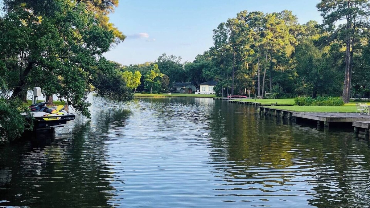 Conroe House | Lake Cottage Getaway