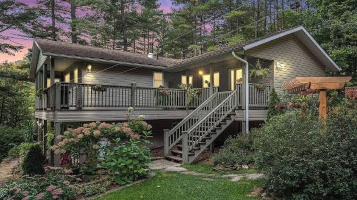 North Frontenac Cottage | Lake Cottage/North Frontenac/All Season Getaway!