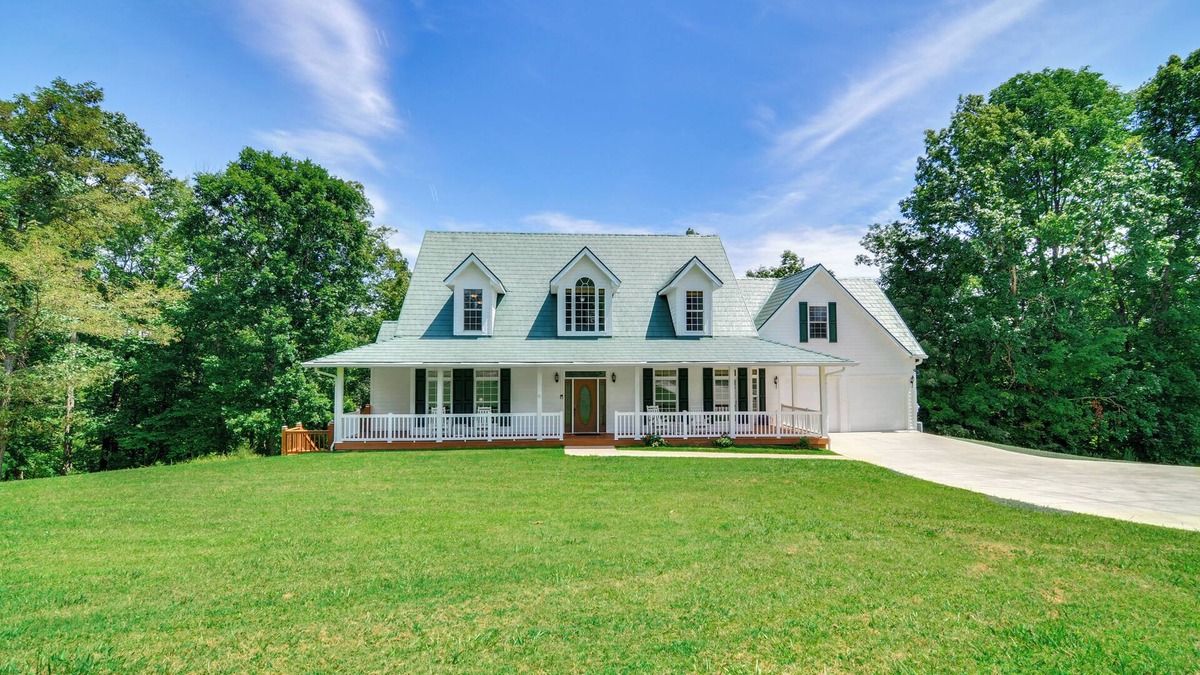 Jamestown House | Lake Cumberland Retreat w/Deck & Views!